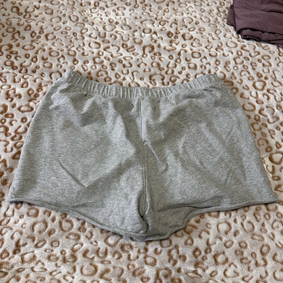 Universal Thread Shorts - Picture 4 of 4